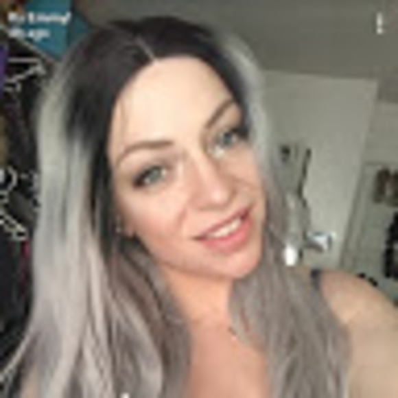 Meet your Posher, Emmy - Picture 1 of 1